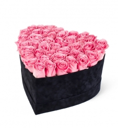 “Corazón Negro – 45 Rosas Rosadas en Caja de Corazón de Terciopelo”