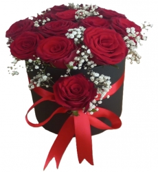 Silindir Kutuda Kırmızı Güller