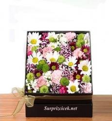 Kutuda renkli kır çiçekleri