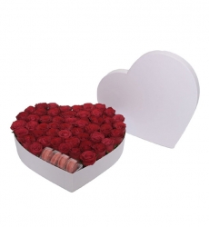 “Cuore Bianco – 50 Rose Rosse in Scatola a Cuore Bianco”